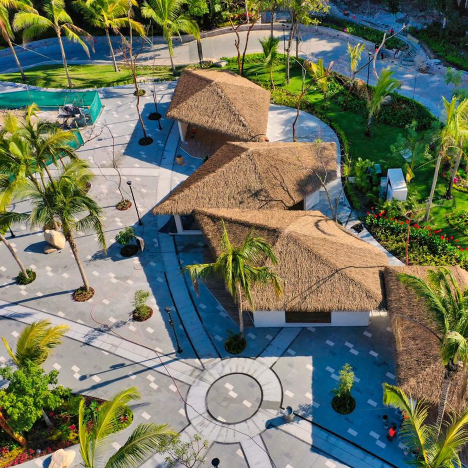 Plusieurs toits couverts en toiture exotique de chaume artificielle - Boutique Palmex