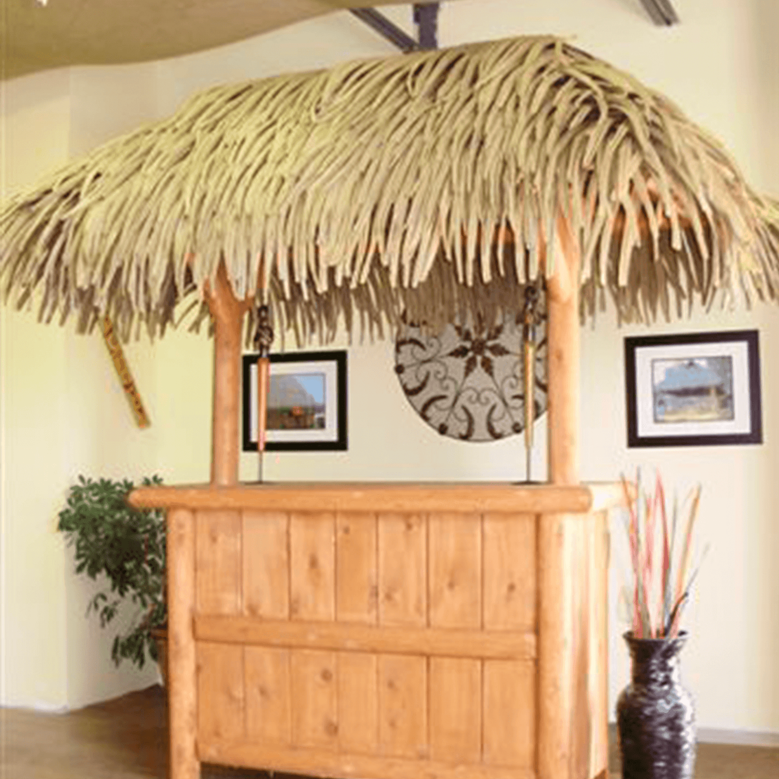 Toiture synthétique en palme Palmita sur le toit d'un tiki bar à l'intérieur - Boutique Palmex