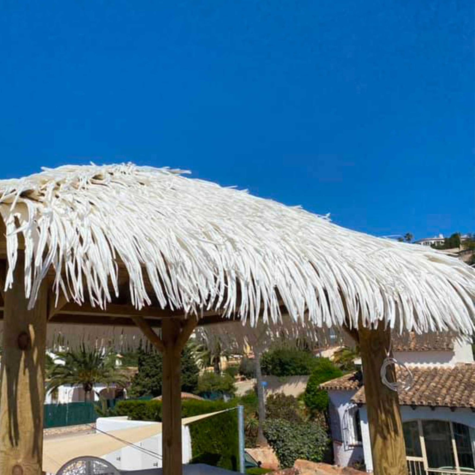Toiture en palme synthétique blanche tropicale - Boutique Palmex