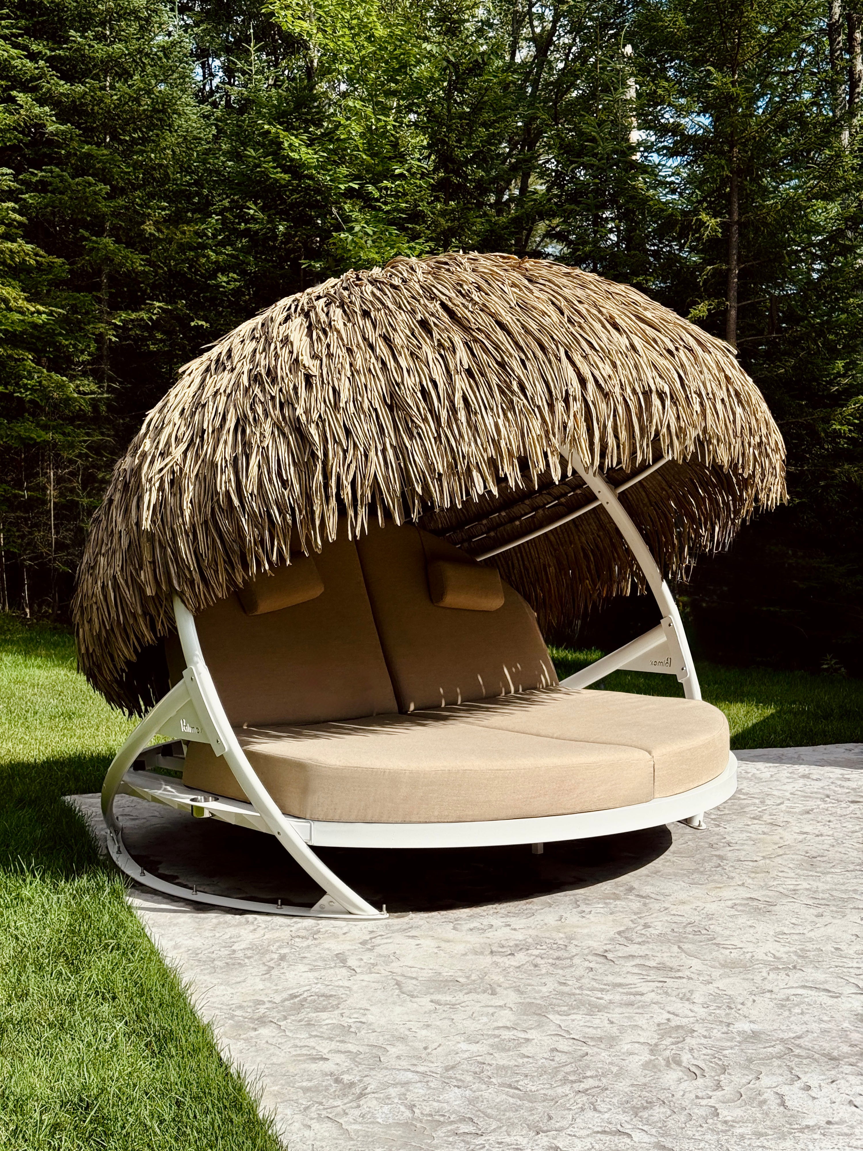Lit de jardin luxueux